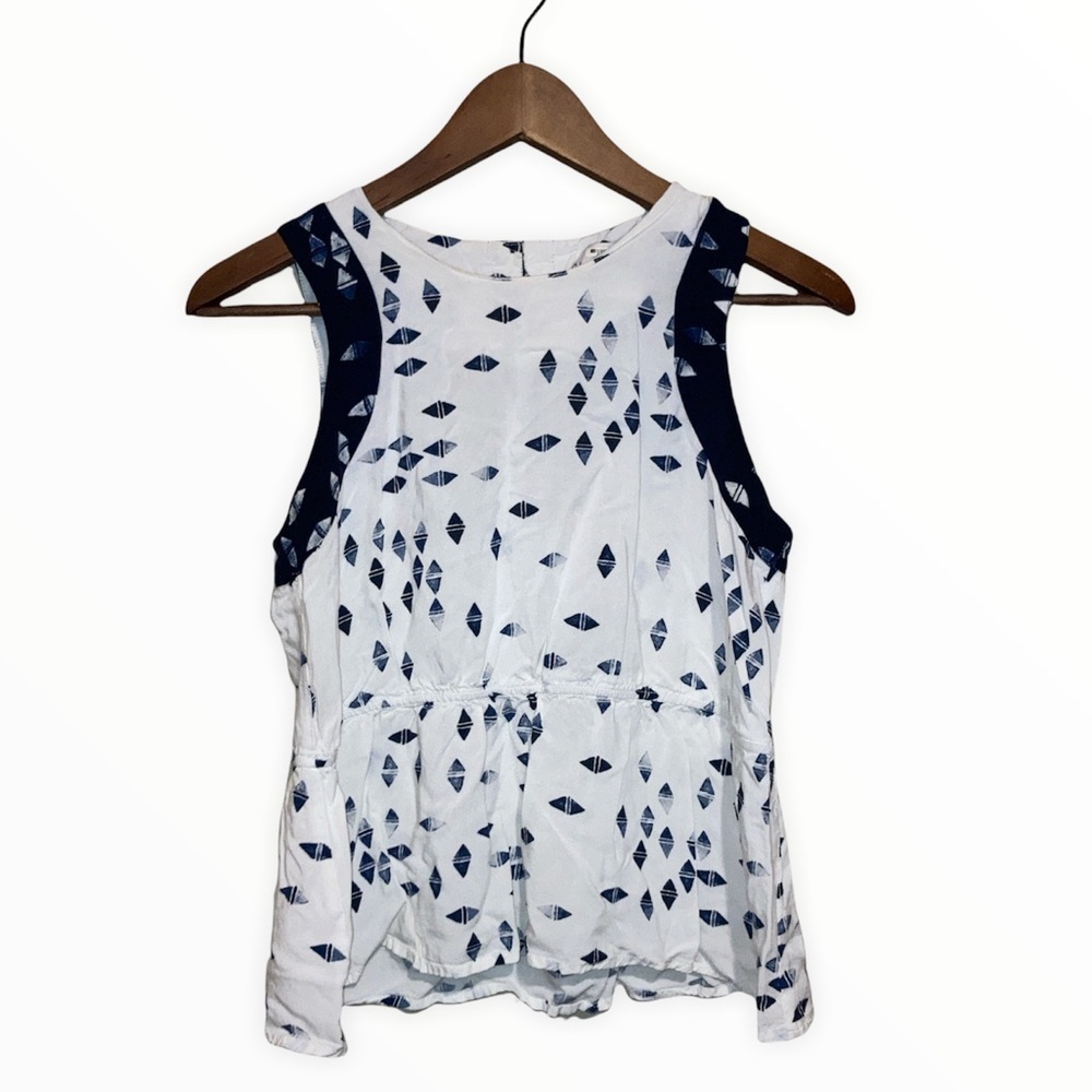 Olive + Oak sleeveless blouse top peplum 
Blue / white printed  Sz Small